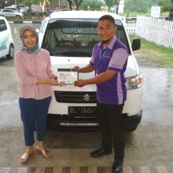 Foto-Penyerahan-Unit-10-Sales-Marketing-Mobil-Dealer-Suzuki-Aceh-Riza