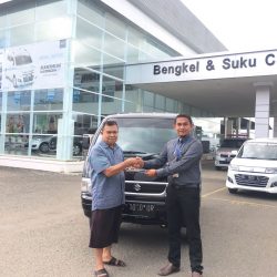 Foto-Penyerahan-Unit-3-Sales-Marketing-Mobil-Dealer-Suzuki-Aceh-Riza