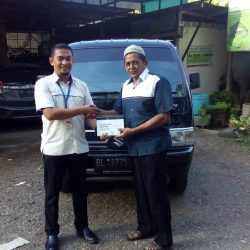 Foto-Penyerahan-Unit-4-Sales-Marketing-Mobil-Dealer-Suzuki-Aceh-Riza