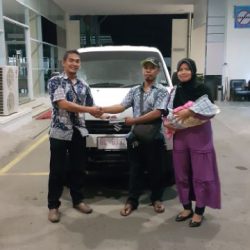 Foto-Penyerahan-Unit-7-Sales-Marketing-Mobil-Dealer-Suzuki-Aceh-Riza