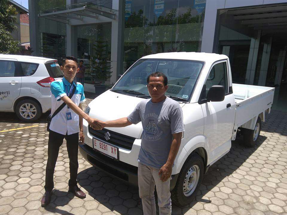 Foto Penyerahan Unit 6 Sales Marketing Mobil Dealer Suzuki Indramayu Cahya Dewatu