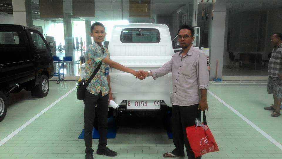 Foto Penyerahan Unit 8 Sales Marketing Mobil Dealer Suzuki Indramayu Cahya Dewatu
