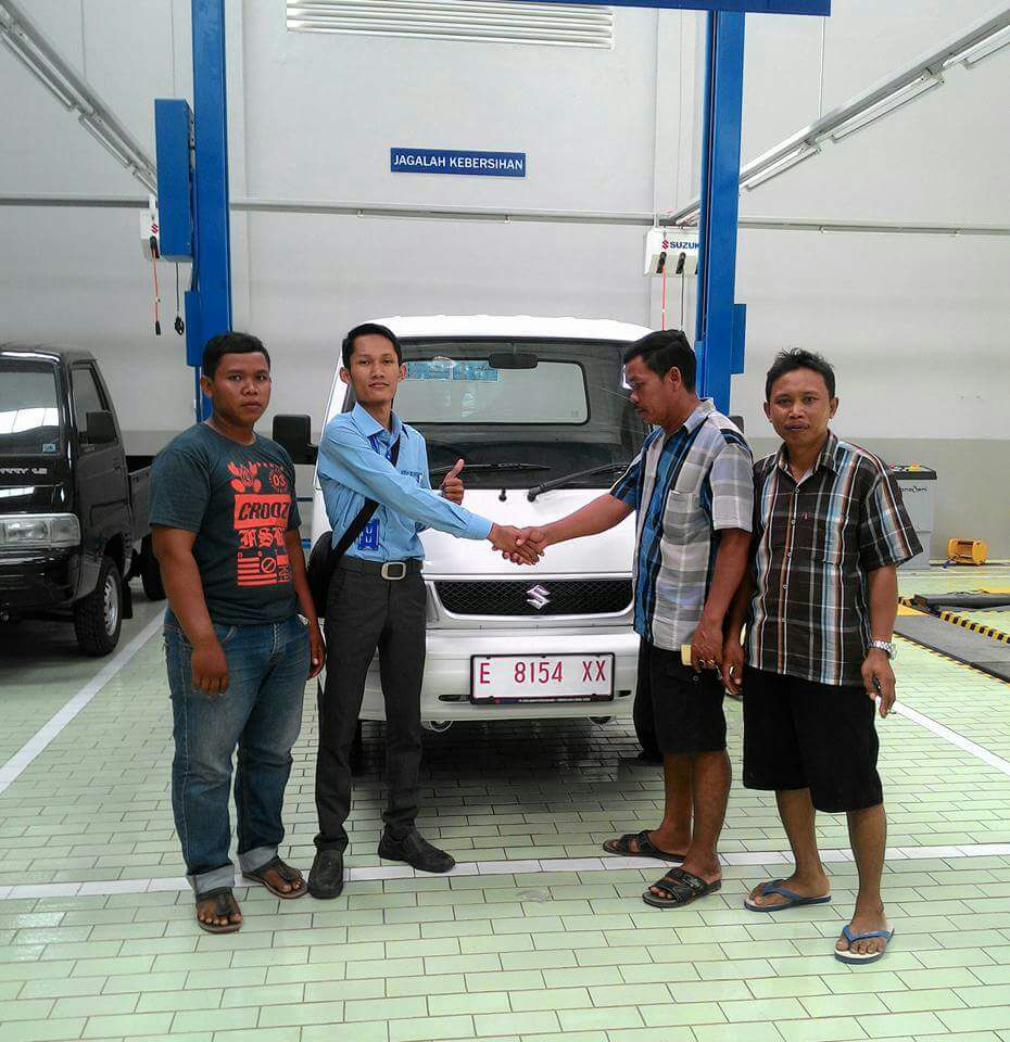 Foto Penyerahan Unit 9 Sales Marketing Mobil Dealer Suzuki Indramayu Cahya Dewatu