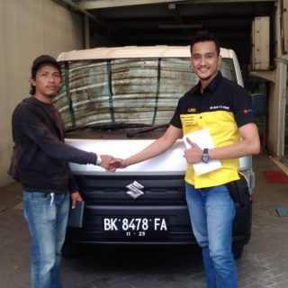 Foto Penyerahan Unit Sales Mobil Suzuki Rahmat (5)